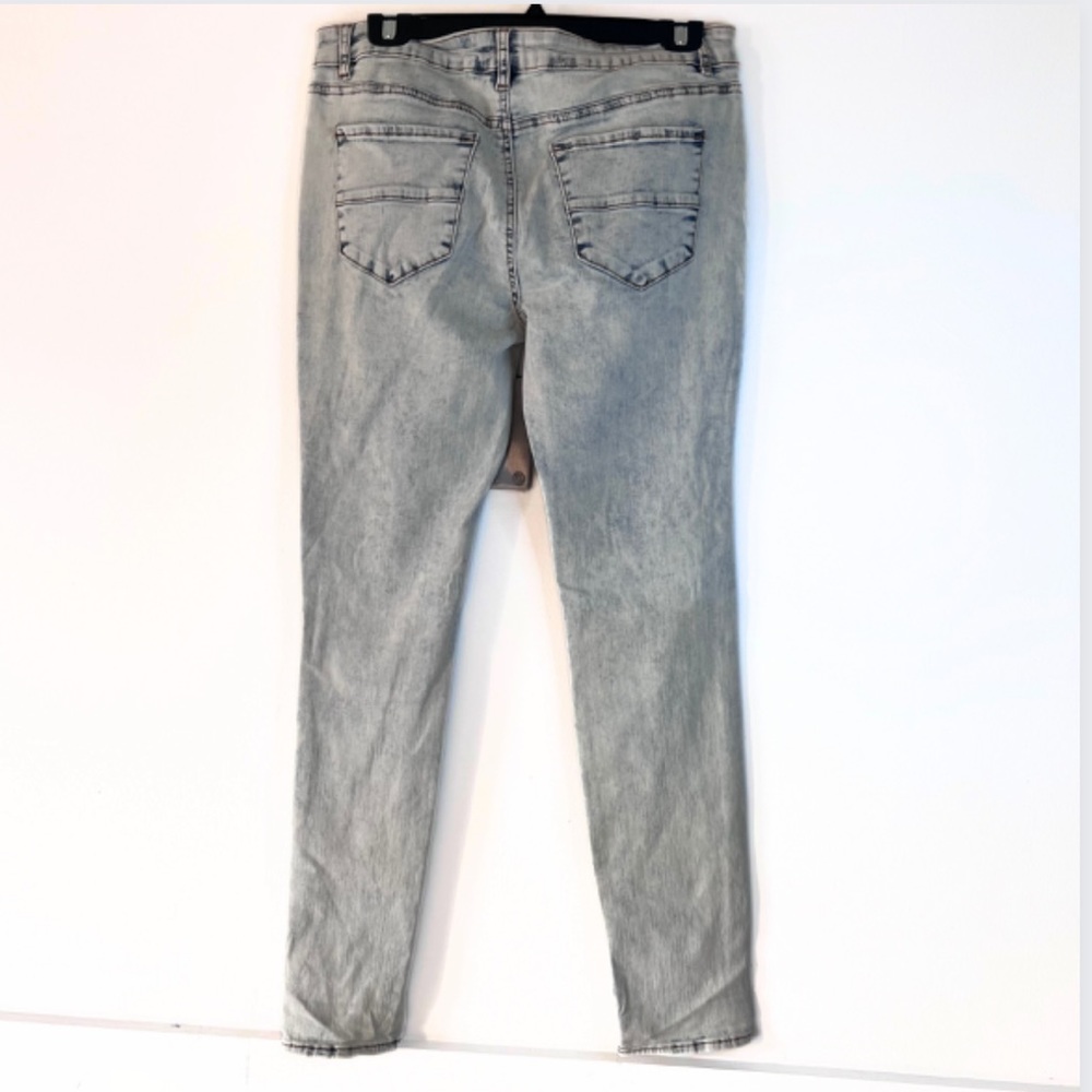 Light wash Distressed straight leg Jeans - size 12 - Picture 2 of 9
